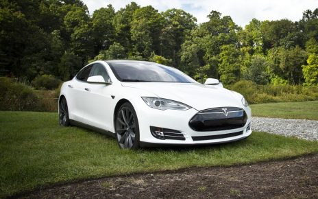 Rincaro auto Tesla