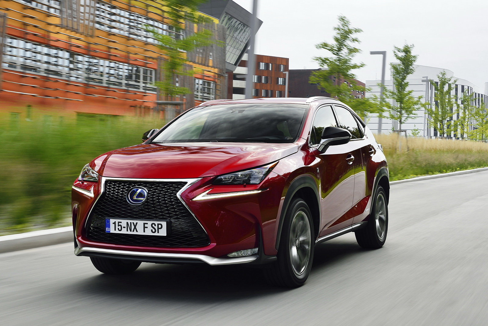 Scheda tecnica Lexus NX Hybrid prezzo e consumi