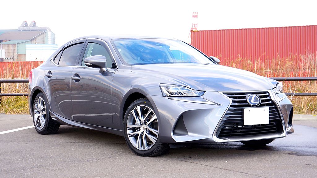 Scheda tecnica Lexus IS Hybrid